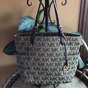 MICHAEL KORS JET SET MK BROWN & BEIGE CANVAS FABRIC LEATHER TRIM TOTE HANDBAG.